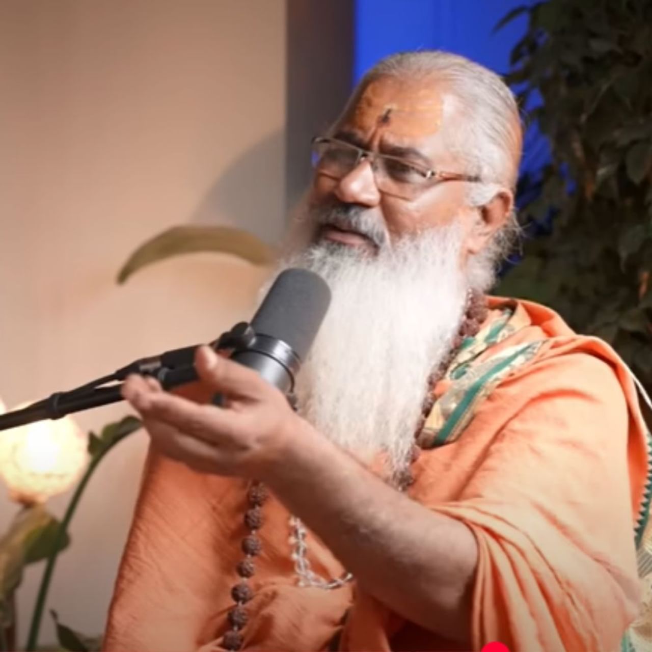 স্বামী যোগেশ্বরানন্দ গিরি গত বছরের জুলাইতে জানিয়েছিলেন যে, ২০২৫ সালের ২৫ মে যুদ্ধ হবে। তিনি এও জানিয়েছেন যে, ৬টি গ্রহের অবস্থানের কারণে ভারতের সামনে ভালো সময়। আর পাকিস্তানের অবস্থা খারাপ হবে।
