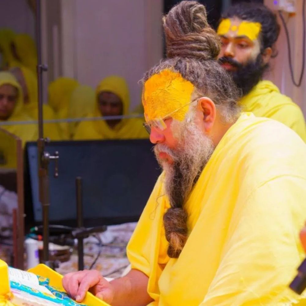 প্রেমানন্দ মহারাজের কাছে একবার এক মহিলা প্রশ্ন করেন, তাঁর পরিবার ওই মহিলার বিয়ে দিতে চাইছেন। কী দেখে তিনি একজনকে বিয়ে করবেন?