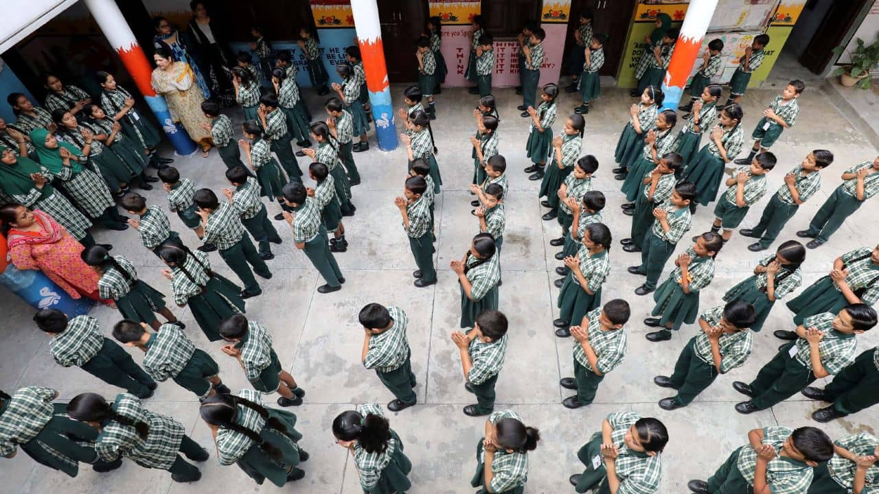 Bangladesh: ধর্মনিরপেক্ষতা শব্দ বাদ, আল্লাহকে সাক্ষী রেখেই চলবে বাংলাদেশের স্কুল, বড় সিদ্ধান্ত ইউনূসের