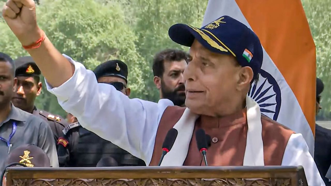 Rajnath Singh: 'IMF-এর টাকায় সন্ত্রাস চালাবে পাকিস্তান...', সিঁদুরের 'পিকচার আভি বাকি' বলেই হুঙ্কার রাজনাথের Rajnath Singh: 'IMF-এর টাকায় সন্ত্রাস চালাবে পাকিস্তান...', সিঁদুরের 'পিকচার আভি বাকি' বলেই হুঙ্কার রাজনাথের