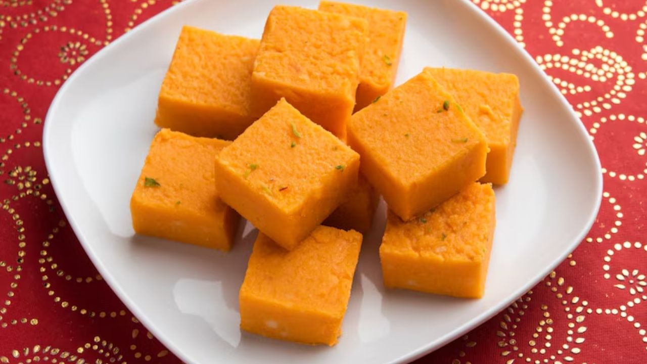 যে সকল ব্যক্তিরা দাঁতের মাড়ির ব্যথায় সমস্যায় ভুগছেন, তাঁদের অবশ্যই মিষ্টি খাওয়ার পর জল খাওয়া দরকার। না হলে সেই দাঁতের মাড়ির ব্যথা আরও বেড়ে যেতে পারে।