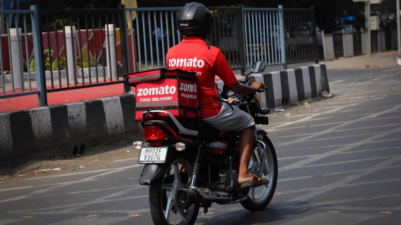 আর খাবার পাওয়া যাবে না, বন্ধ হয়ে গেল Zomato-র দুটি পরিষেবা আর খাবার পাওয়া যাবে না, বন্ধ হয়ে গেল Zomato-র দুটি পরিষেবা
