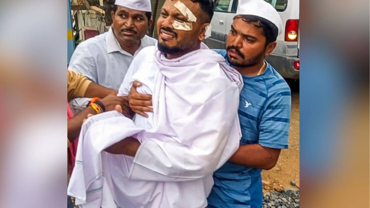 Ahmedabad plane crash: হাসপাতাল থেকে ছাড়া পেয়েই ভাইয়ের শেষকৃত্যে, কান্নায় ভেঙে পড়লেন এয়ার ইন্ডিয়ার দুর্ঘটনায় একমাত্র জীবিত যাত্রী