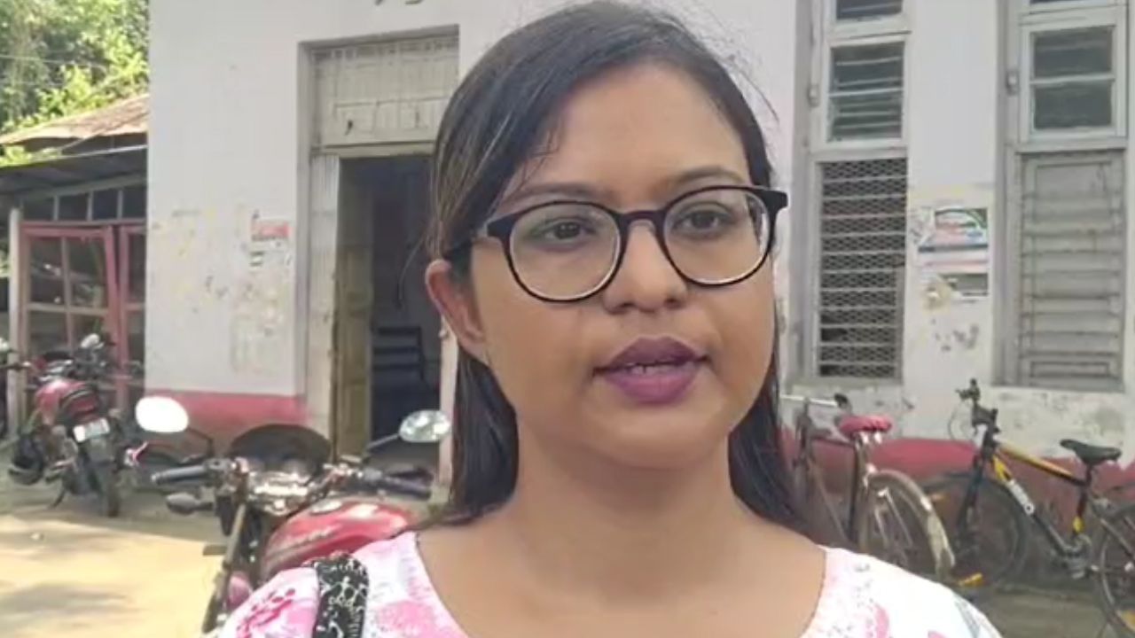 Alipurduar: 'আমাকে মৃত্যু দিন...', রাষ্ট্রপতির কাছে স্বেচ্ছামৃত্যুর আবেদন চাকরিহারা শিক্ষিকা মৌমিতার Alipurduar: 'আমাকে মৃত্যু দিন...', রাষ্ট্রপতির কাছে স্বেচ্ছামৃত্যুর আবেদন চাকরিহারা শিক্ষিকা মৌমিতার