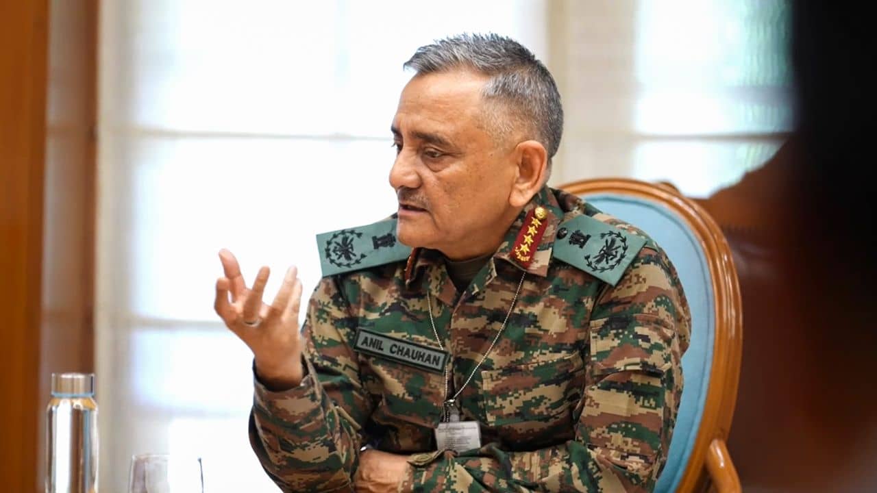 CDS Anil Chauhan: পাকিস্তানের সন্ত্রাসের বিরুদ্ধে লক্ষণ রেখা টেনেছে ভারত, বড় খোলসা সেনা সর্বাধিনায়কের
