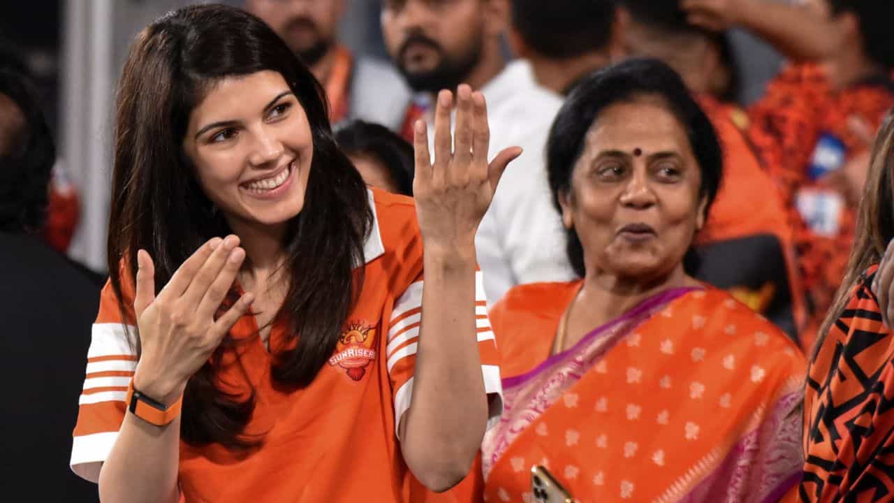 Kavya Maran: সানরাইজার্স মালকিন কাব্যা মারানের বিয়ে! 'পাত্র' জানালেন সবটা... Kavya Maran: সানরাইজার্স মালকিন কাব্যা মারানের বিয়ে! 'পাত্র' জানালেন সবটা...