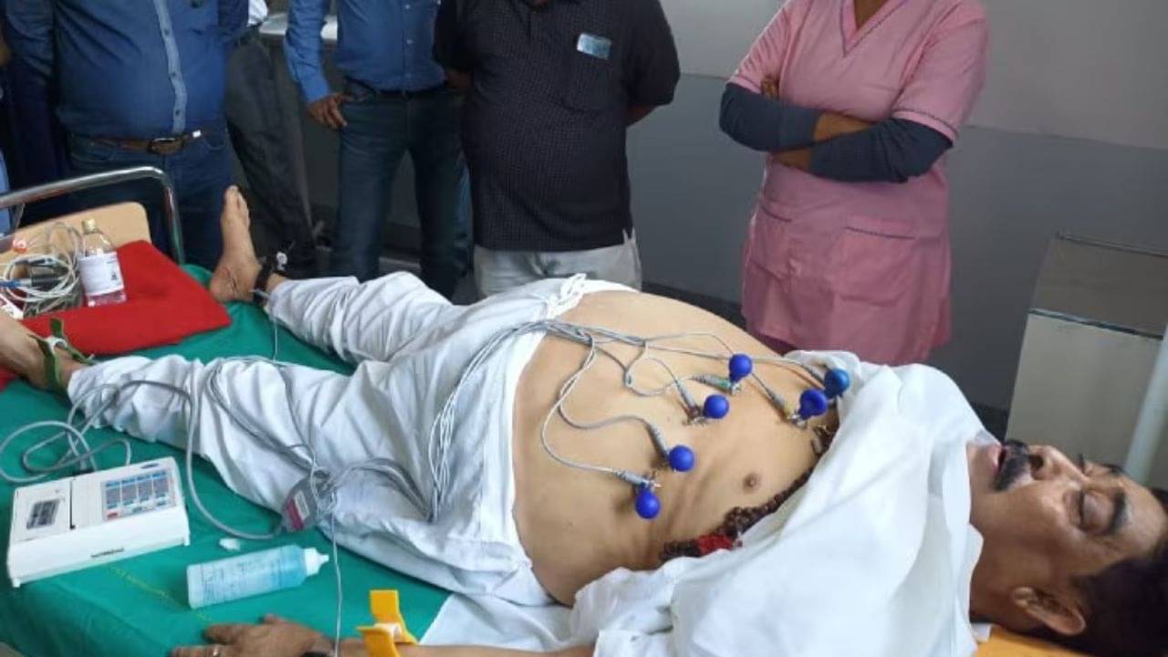 Anubrata Mondal: হাজিরা মানা! শয্যাশায়ী অনুব্রতর পিঠ বাঁচাচ্ছে গরু-পাচারে নাম জড়ানো মলয় পিট?