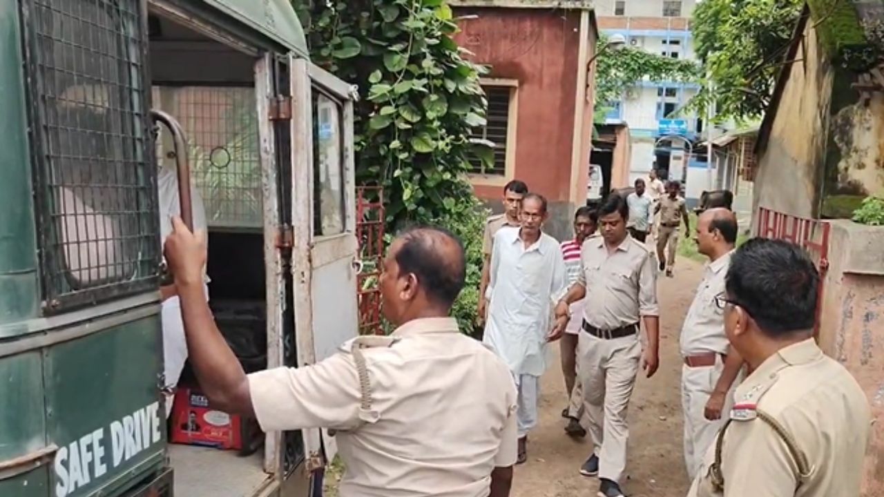 Hooghly: তৃণমূল নেতা খুনে ১ জনের ফাঁসি, ১৮ জনের যাবজ্জীবন Hooghly: তৃণমূল নেতা খুনে ১ জনের ফাঁসি, ১৮ জনের যাবজ্জীবন