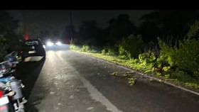 জাতীয় সড়কের ধারে উপুড় হয়ে পড়েছিল, উদ্ধার যুবকের গলাকাটা দেহ উদ্ধার জাতীয় সড়কের ধারে উপুড় হয়ে পড়েছিল, উদ্ধার যুবকের গলাকাটা দেহ উদ্ধার