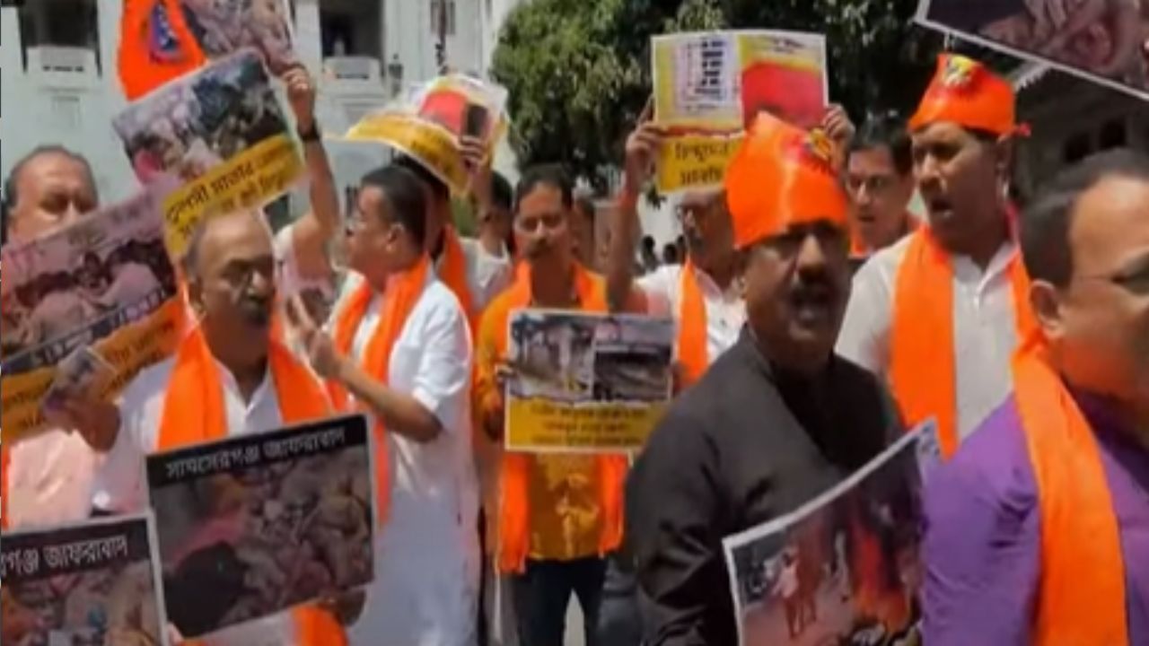 West Bengal Assembly: স্পিকারকে ঘিরে নিরাপত্তারক্ষীরা, কার্যবিবরণী ছিঁড়ে ফেলেন বিজেপি বিধায়করা, রবীন্দ্রনগর ইস্যুতে চরম উত্তাল বিধানসভা West Bengal Assembly: স্পিকারকে ঘিরে নিরাপত্তারক্ষীরা, কার্যবিবরণী ছিঁড়ে ফেলেন বিজেপি বিধায়করা, রবীন্দ্রনগর ইস্যুতে চরম উত্তাল বিধানসভা