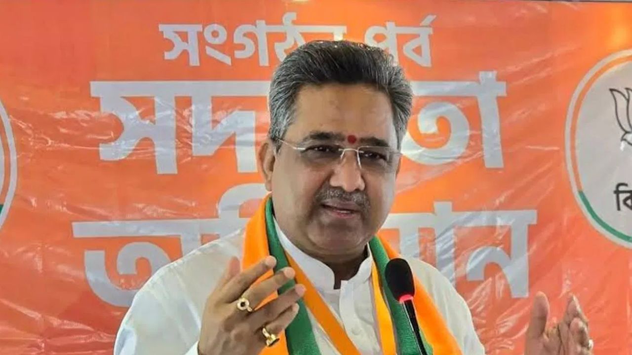 BJP: দেখলেন, শুনলেন, নোট নিলেন বনশল, এবার কি কমবে 'দূরত্ব'? BJP: দেখলেন, শুনলেন, নোট নিলেন বনশল, এবার কি কমবে 'দূরত্ব'?