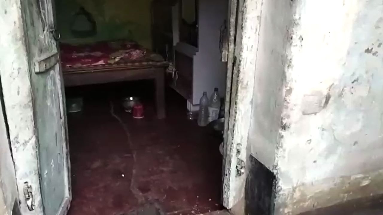 Fear in Village: ঘড়িতে তখন রাত আড়াইটে, আচমকা ঢুকে এসেছিল ওরা দু’জন! সকালে গ্রামের অবস্থা দেখে চোখে জল এলাকাবাসীর Fear in Village: ঘড়িতে তখন রাত আড়াইটে, আচমকা ঢুকে এসেছিল ওরা দু’জন! সকালে গ্রামের অবস্থা দেখে চোখে জল এলাকাবাসীর