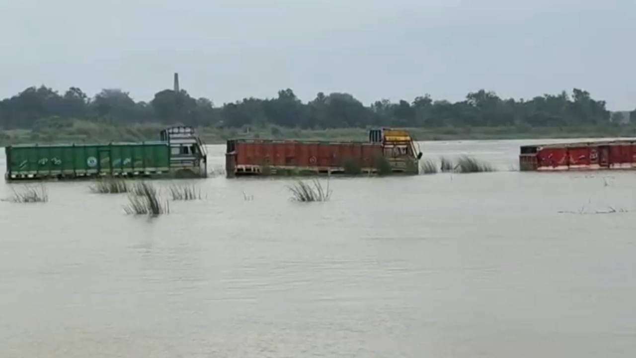 Bankura: বালি বোঝাই করতে গিয়ে ভয়ঙ্কর পরিণতি, দারকেশ্বরের জলে ডুবল একের পর এক লরি