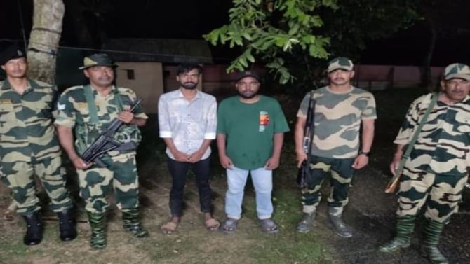 বারবার ভারতে ঢুকে পড়া? অনুপ্রবেশকারীদের 'ঘাড় ধরে' বাংলাদেশ পাঠাল BSF বারবার ভারতে ঢুকে পড়া? অনুপ্রবেশকারীদের 'ঘাড় ধরে' বাংলাদেশ পাঠাল BSF