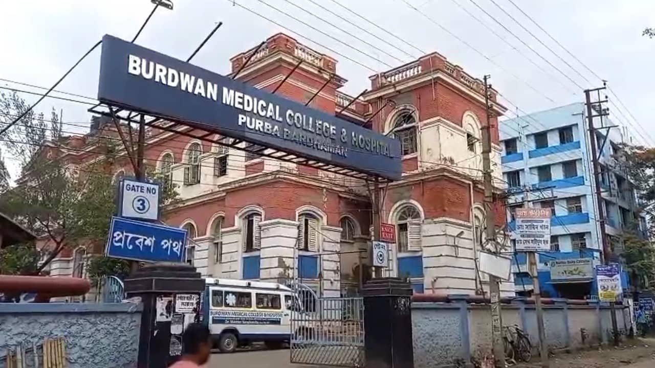 Madhyamik Exam: সামনেই মাধ্যমিক! পড়াশোনা নিয়ে বকা দিতেই চরম সিদ্ধান্ত নিয়ে ফেলল ১৬ বছরের কিশোরী