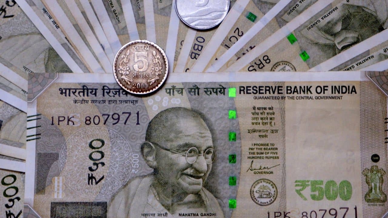 ব্যাঙ্ক কি আপনার অ্যাকাউন্ট থেকে ৪৫৬ টাকা কেটে নিয়েছে? ৪ লক্ষ টাকা পাবে আপনার পরিবার...