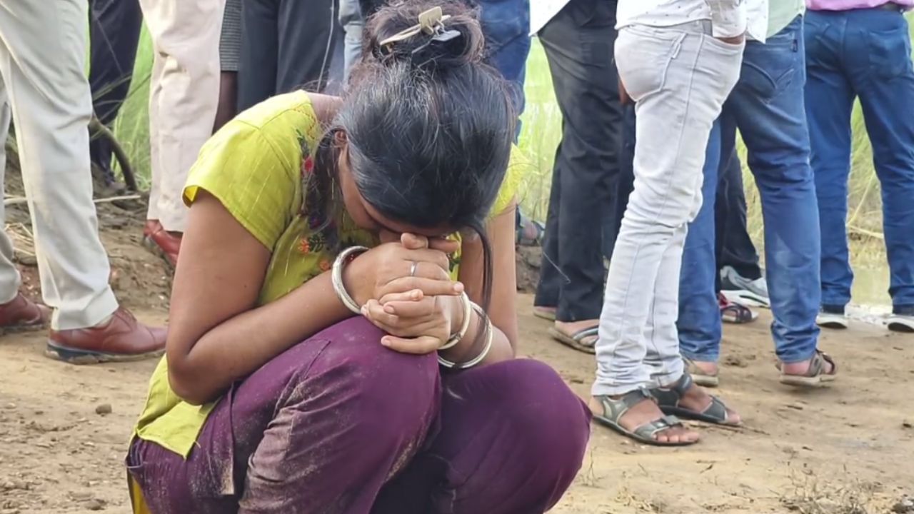 Bankura: স্কুল পালিয়ে বাচ্চা-বাচ্চা ছেলেগুলো গিয়েছিল শিবমন্দির লাগোয়া ঘাটে, সেখানেই অর্কদীপ, সায়নরা যা দেখল শিউরে উঠল Bankura: স্কুল পালিয়ে বাচ্চা-বাচ্চা ছেলেগুলো গিয়েছিল শিবমন্দির লাগোয়া ঘাটে, সেখানেই অর্কদীপ, সায়নরা যা দেখল শিউরে উঠল