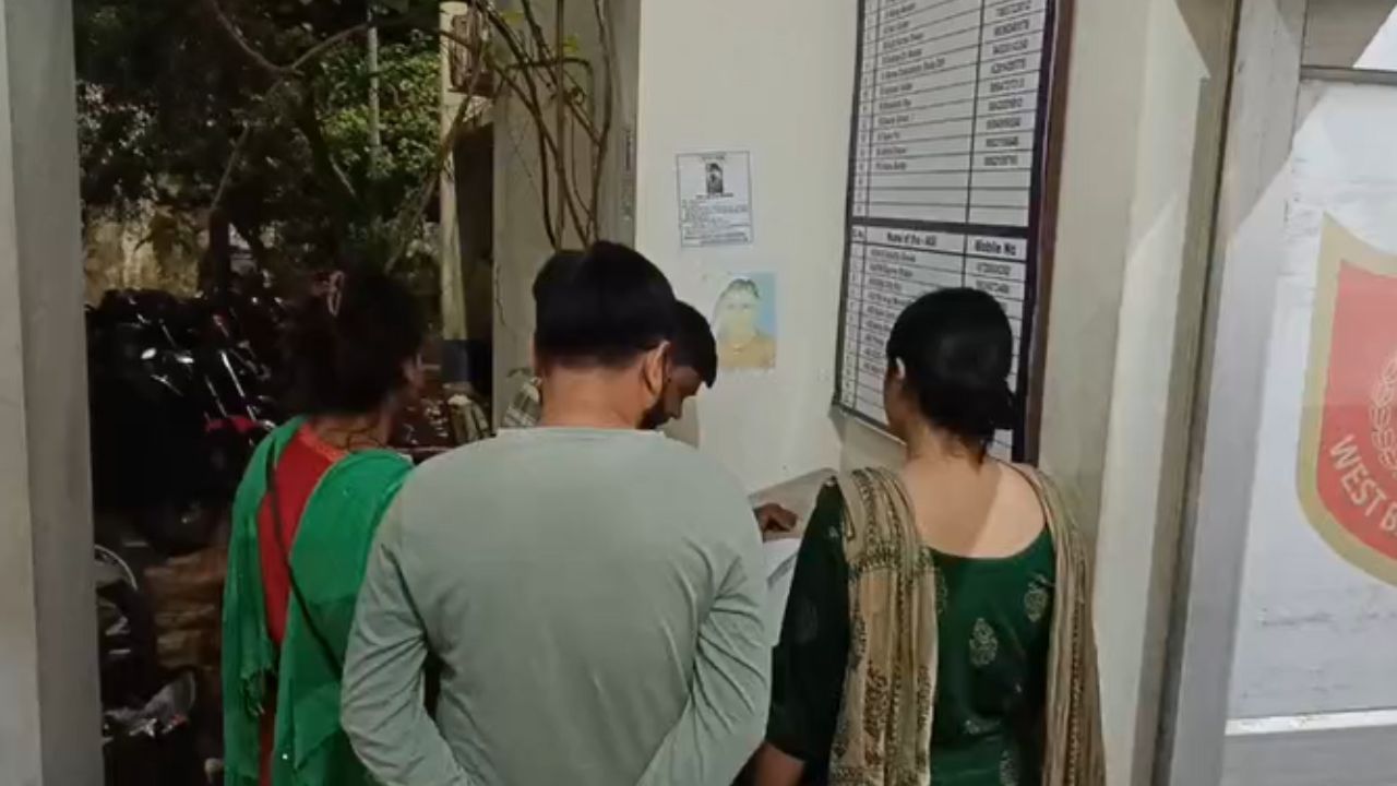 Barasat: 'সাধারণত ডাক্তাররা এমন করেন না, স্টেথোস্কোপই ঢুকিয়ে দিলেন জামার ভিতর, তলপেট থেকে হাত নামল নীচে', কোন 'রোগের' চিকিৎসা করছিলেন?