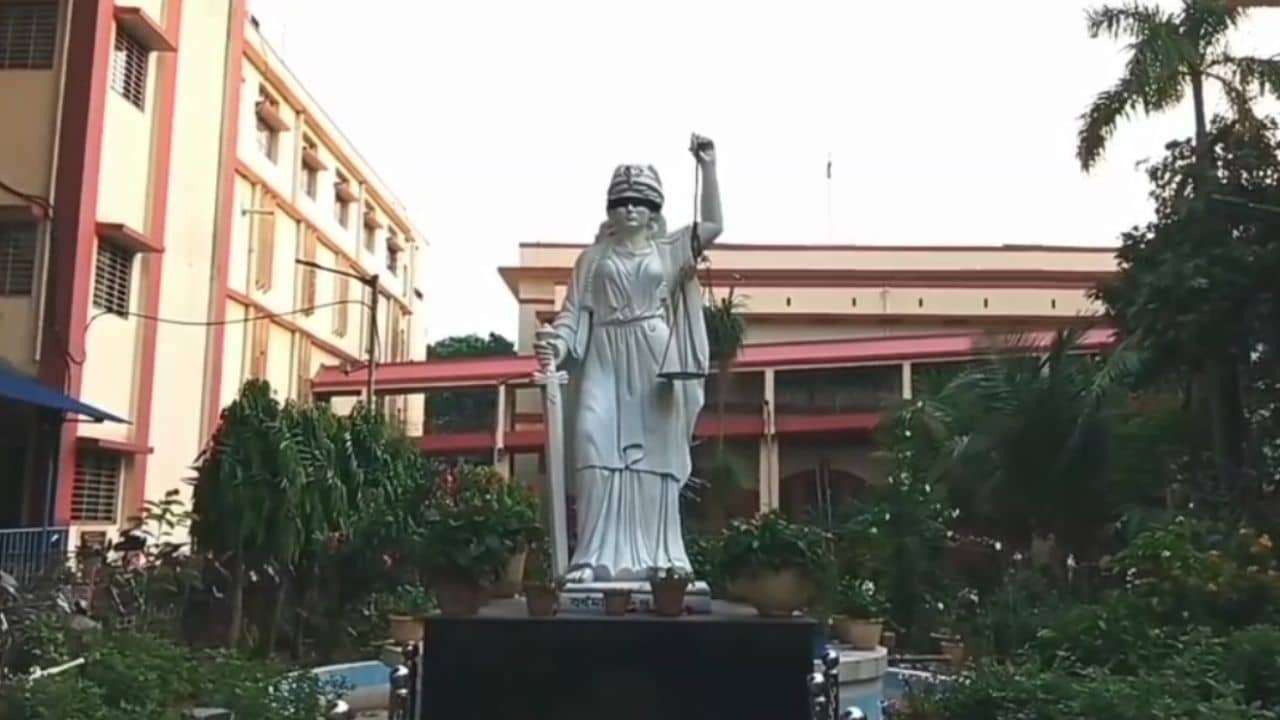 Bardhaman: ১৪ বছরেই অন্তঃসত্ত্বা নাবালিকা! আদালতে মামলা গড়াতেই যাবজ্জীবন কারাবাসের সাজা শোনালেন বিচারক