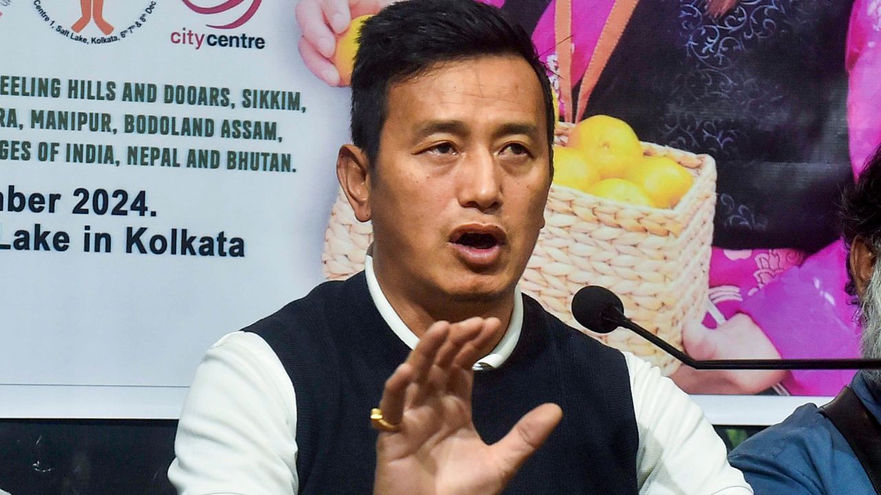 Bhaichung Bhutia: বিতর্ক, দুর্নীতি, সুনীলের প্রত্যাবর্তন... ভারতের ভরাডুবির অনেক কারণ চোখে আঙুল দিয়ে দেখালেন বাইচুং! Bhaichung Bhutia: বিতর্ক, দুর্নীতি, সুনীলের প্রত্যাবর্তন... ভারতের ভরাডুবির অনেক কারণ চোখে আঙুল দিয়ে দেখালেন বাইচুং!