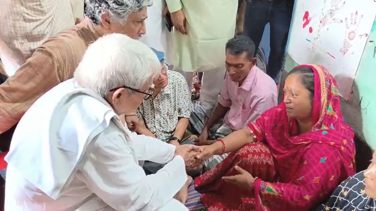 Nadia: এবার কি দুষ্কৃতীদের নিশানায় তামান্নার বাবা-মা? বিমানকে যা বললেন সাবিনা... Nadia: এবার কি দুষ্কৃতীদের নিশানায় তামান্নার বাবা-মা? বিমানকে যা বললেন সাবিনা...