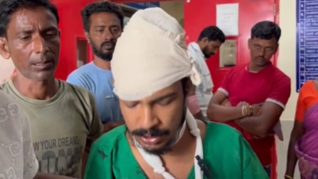 Birbhum: দশ দিন ধরে পুষেছিল রাগ! সামনে পেতেই রাস্তায় ফেলে একের পর এক কোপ