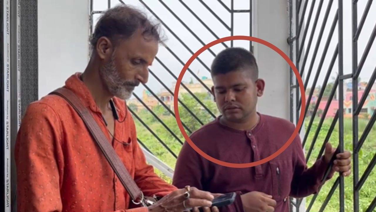 Birbhum: ডেলিভারি বয় তখন কোড চেয়েছিলেন, আচমকাই তাঁর হাত থেকে ফোন ছিনিয়ে পালালেন ক্রেতা, তারপর...