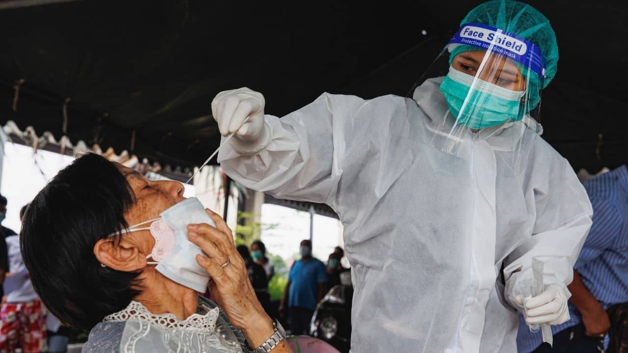 COVID-19: ২৪ ঘণ্টায় করোনায় ৭ মৃত্যু! নতুন এই উপসর্গগুলিতেই ধোঁকা খাচ্ছেন সাধারণ মানুষ