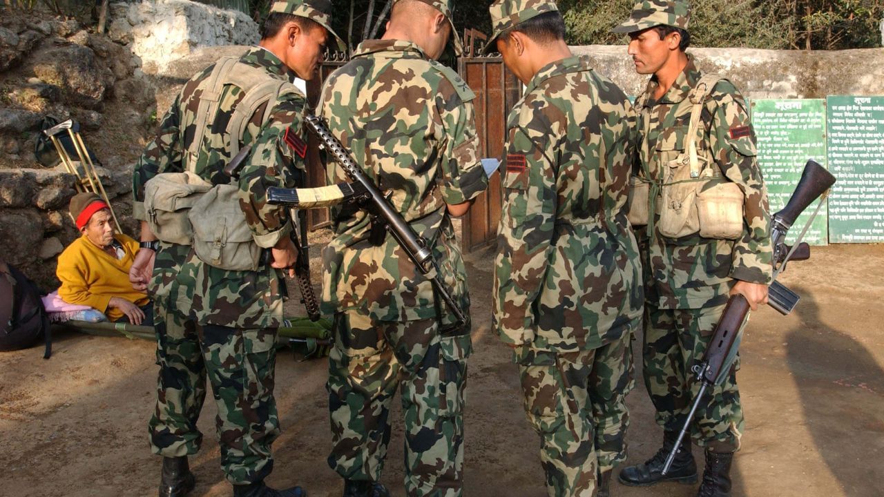 CRPF Killed in IED Blast: সীমান্তে বড় বিপদে আধাসেনা! চুরি করা বিস্ফোরক খুঁজতে গিয়েই 'শেষ' হল... CRPF Killed in IED Blast: সীমান্তে বড় বিপদে আধাসেনা! চুরি করা বিস্ফোরক খুঁজতে গিয়েই 'শেষ' হল...