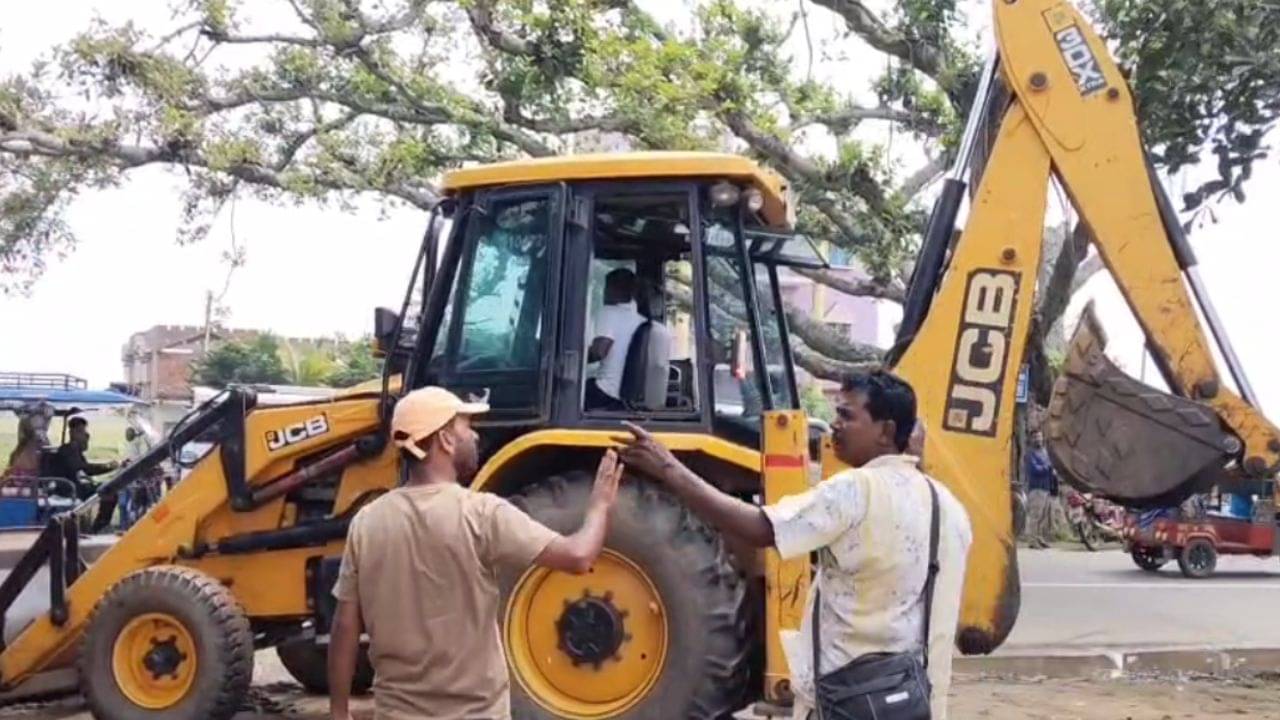 Calcutta High Court: বেআইনি নির্মাণ, হাইকোর্টের নির্দেশে সবটা গুড়িয়ে দিল পুলিশ