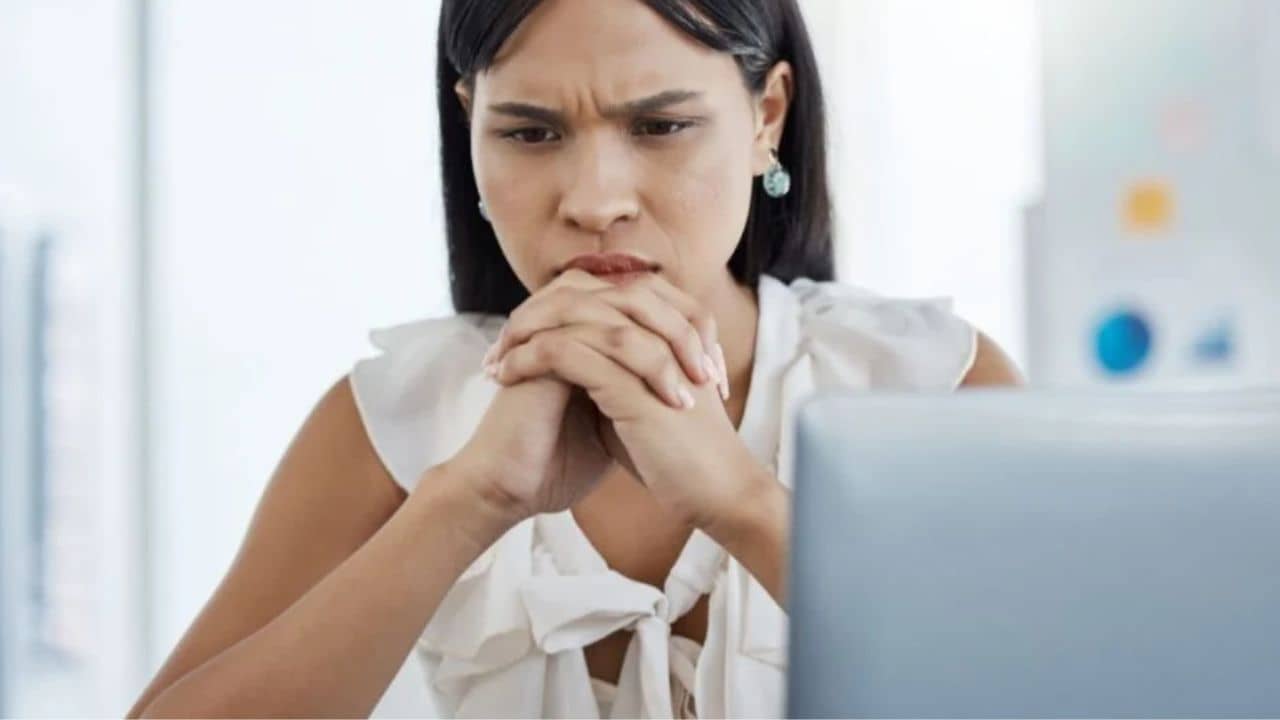 দিন দিন কেরিয়ার ডুবছে? বাস্তু বদলে সবাইকে টেক্কা দিন