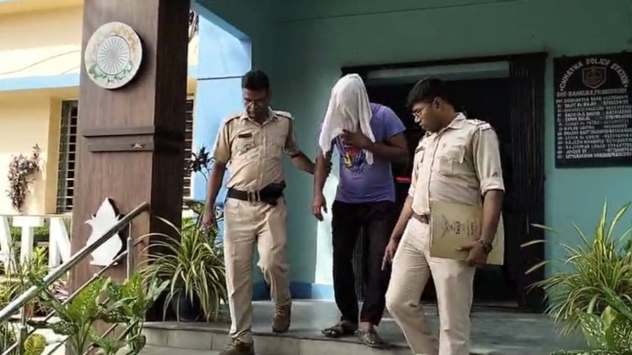 Bankura: পুতুলের জামার জন্য টুকরো কাপড় জোগাড় করতে গিয়েছিল, দর্জিকাকুর অন্য চেহারা দেখল ৭ বছরের মেয়ে