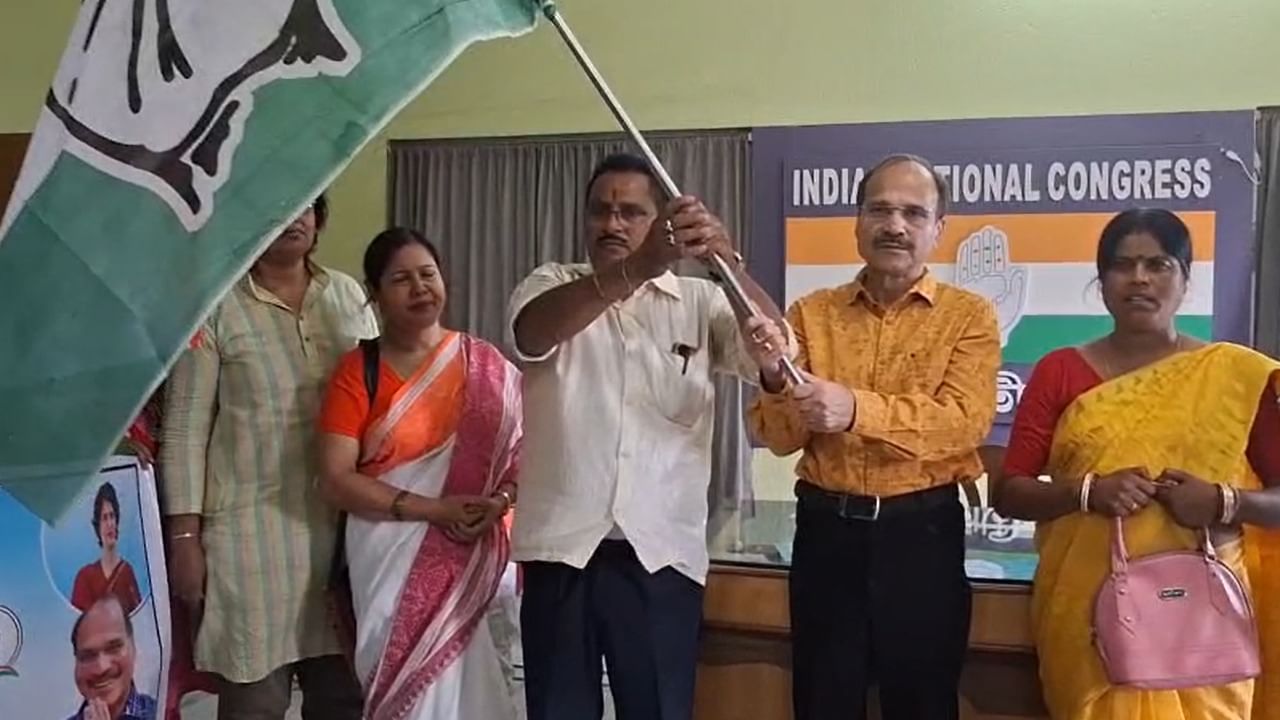 Adhir Chowdhury: শঙ্করের দলবদলের দিনেই মুর্শিদাবাদে অধীরের মাস্ট্রারস্ট্রোক, প্রচুর কর্মী-সহ তৃণমূল থেকে ফেরালেন বড় নেতাকে Adhir Chowdhury: শঙ্করের দলবদলের দিনেই মুর্শিদাবাদে অধীরের মাস্ট্রারস্ট্রোক, প্রচুর কর্মী-সহ তৃণমূল থেকে ফেরালেন বড় নেতাকে