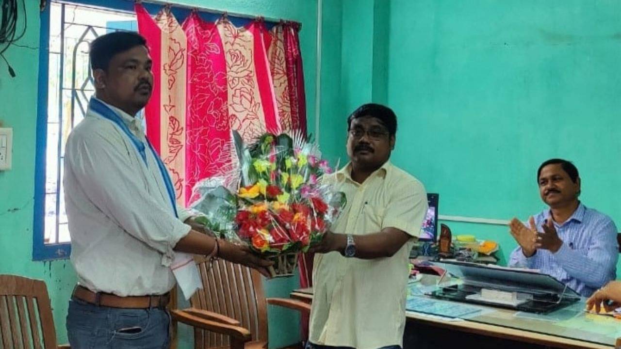 Coochbehar: BJP থেকে আসা নেতাকে পদ দিয়েছে TMC, আনন্দে স্কুলের ভিতরেই ঘটে গেল সেই কাণ্ড