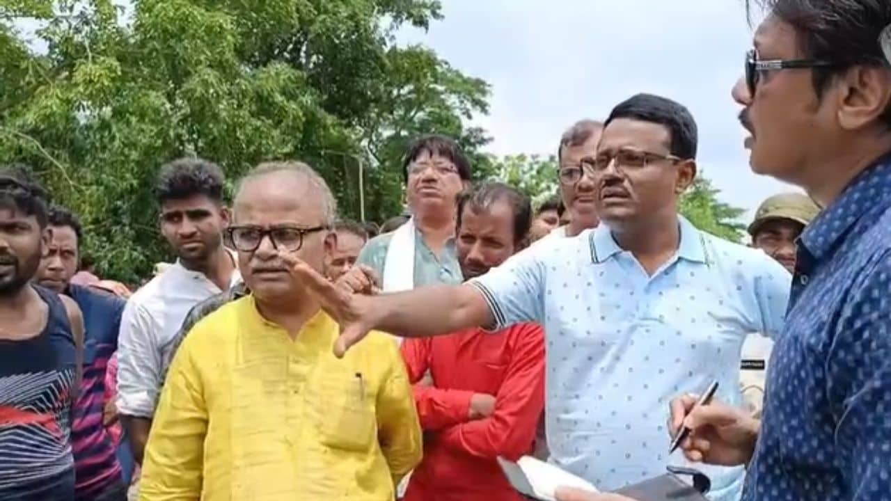Panskura: তারিখটা বলুন..., নদী বাঁধ মেরামতি পরিদর্শনে গিয়ে এজেন্সিকে ধমক জেলাশাসকের
