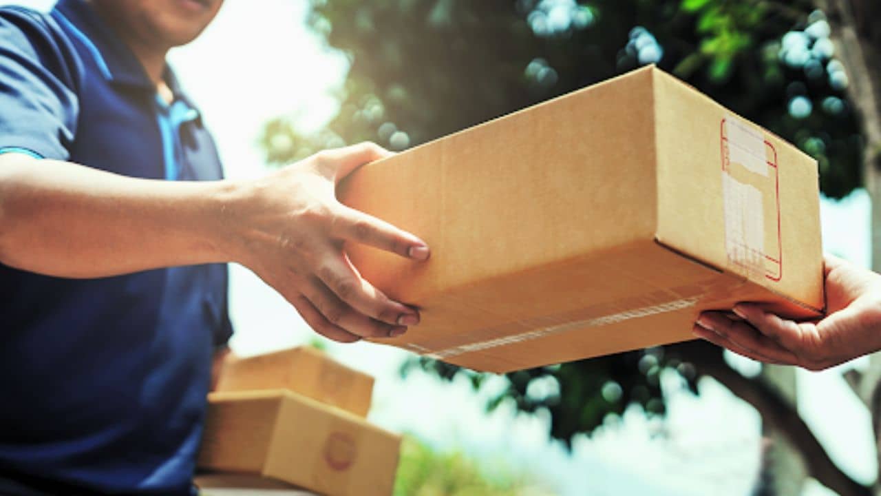 অনলাইনে কিছু কিনেছেন? খুব সাবধান, আপনার সঙ্গেই হতে পারে Delivery Box Scam!