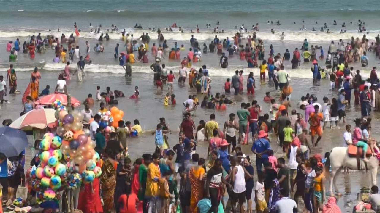 Digha: তিল ধারণের জায়গা নেই দিঘায়! চড়চড়িয়ে বাড়ছে হোটেলের দাম, কড়া পদক্ষেপের আশ্বাস জেলাশাসকের