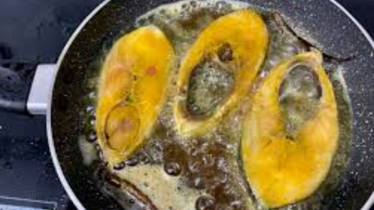 আলু-বেগুন, মাছ ভাজার সময় এই ভুল করছেন না তো?