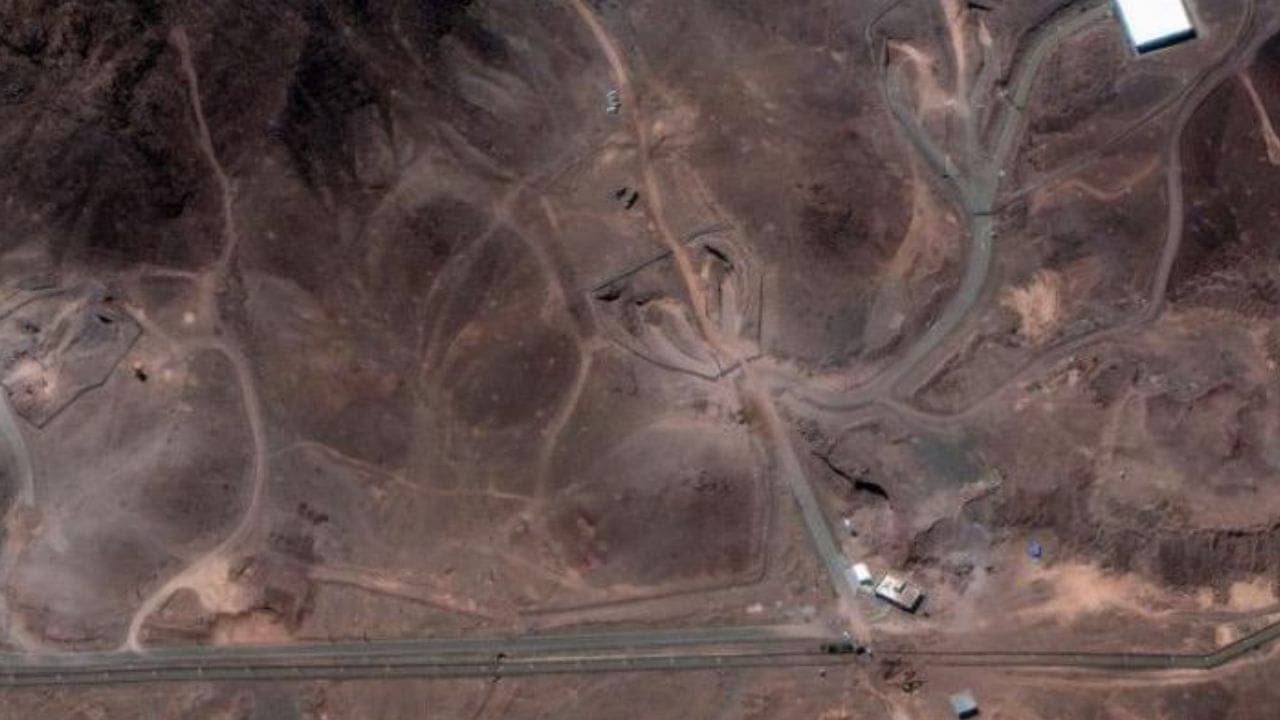 Iran: ট্রাম্পের মুখে ঝামা ঘষল ইরান? ফোরডো পরমাণুঘাঁটিতে নতুন করে নির্মাণকাজের ছবি ধরা পড়ল স্যাটেলাইটে