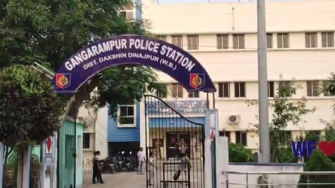 TMC: তৃণমূলের বড় নেত্রীকে লক্ষ্য করে বোমাবাজি, উত্তাল গঙ্গারামপুর