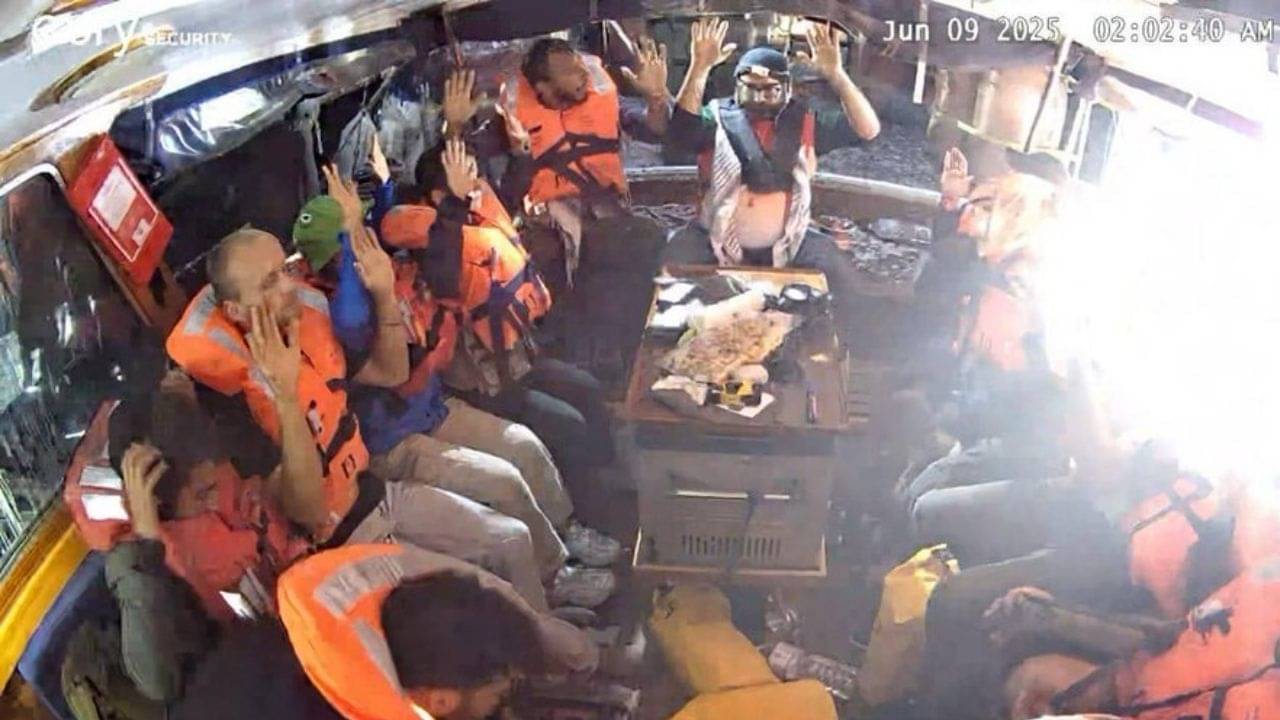 গ্রেটা থানবার্গকে গাজা পৌঁছতে দিল না ইজরায়েল, মাঝ সমুদ্রেই জাহাজে ঢুকল সেনা, তারপর...