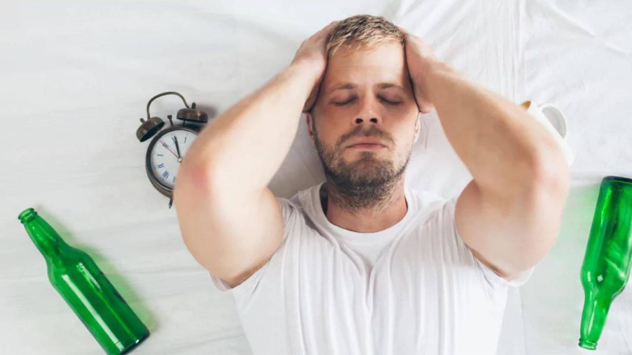 ছুটির দিনে পার্টি করে মাথা ঝিমঝিম! হ্যাংওভার কাটান ঘরোয়া টোটকায়