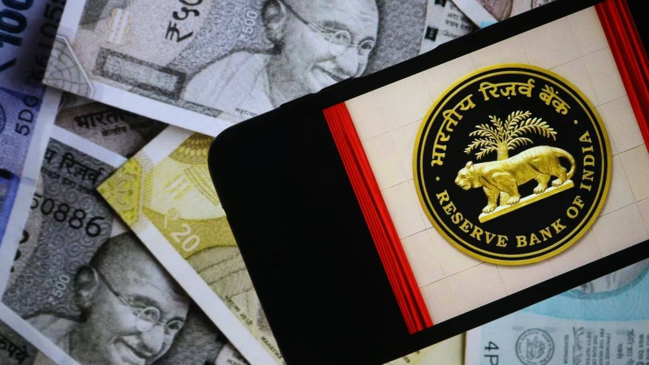 Note Withdrawal: আবার নোট বাতিল? RBI-এর এই সিদ্ধান্তে নড়েচড়ে বসেছেন অর্থনৈতিক বিশেষজ্ঞরা!