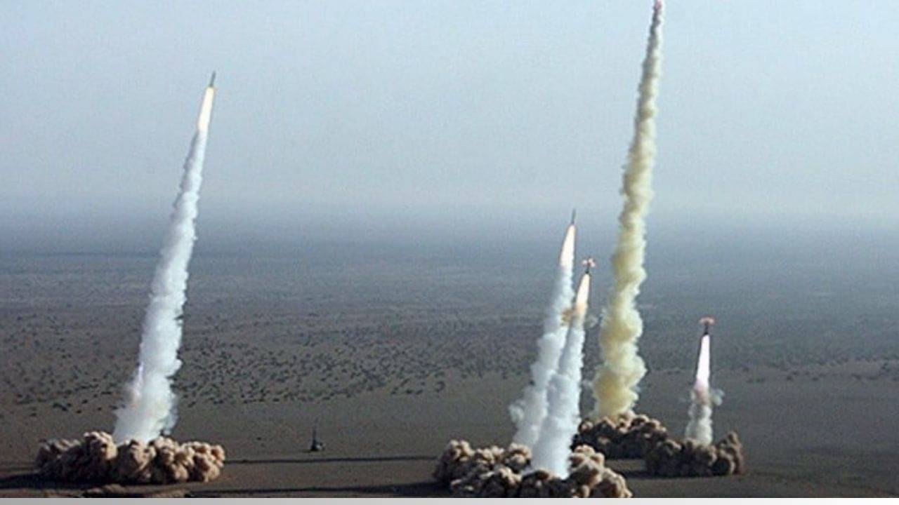 Iran-Israel Clash: মানচিত্র থেকেই মুছে যেতে পারে ইরানের একাংশ! ভয়ঙ্কর মিসাইল রেডি ইজরায়েল