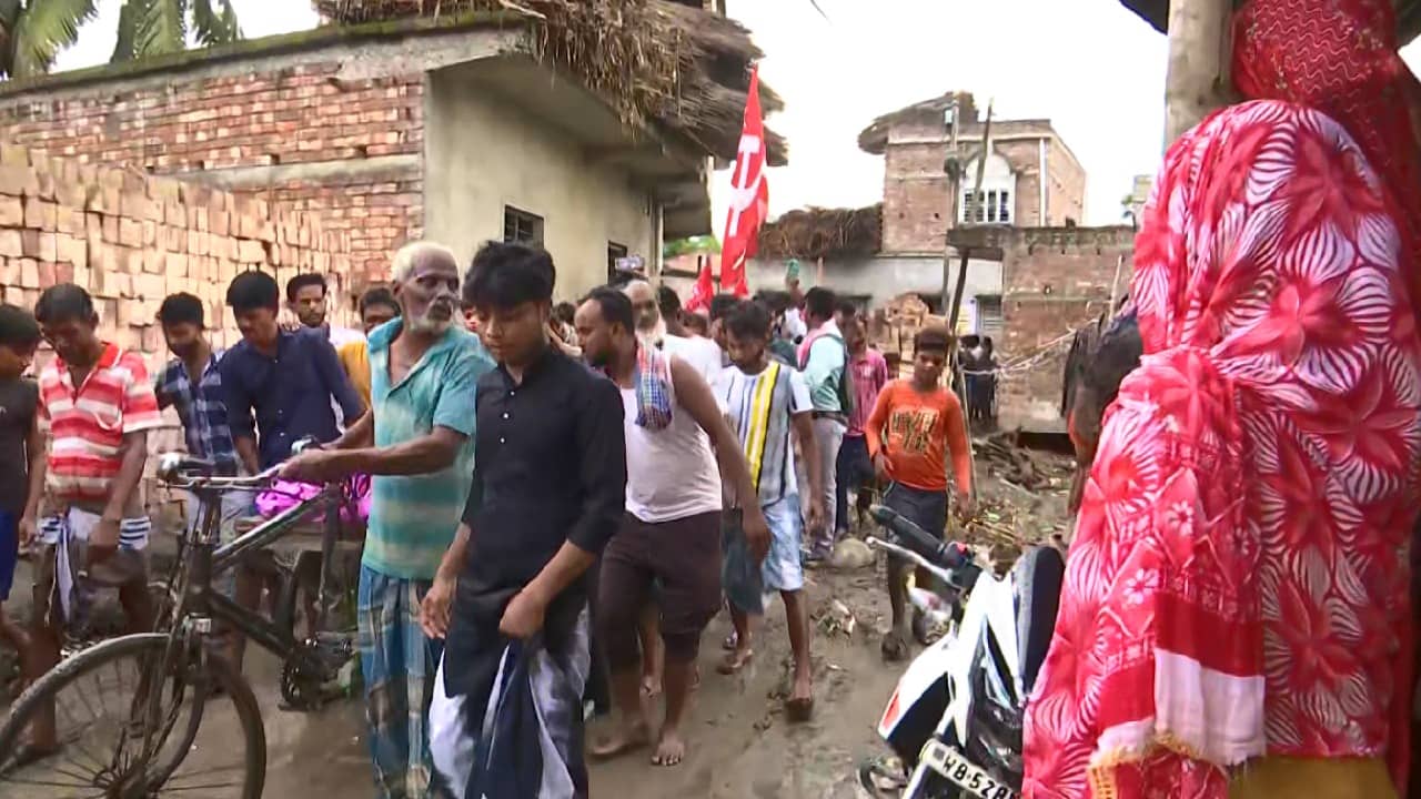 Kaliganj Police: ছুড়েছিল ৫০টার বেশি বোমা, গ্রেফতার মোটে ৪! গত ২৪ ঘণ্টায় কী করল কালীগঞ্জের পুলিশ?