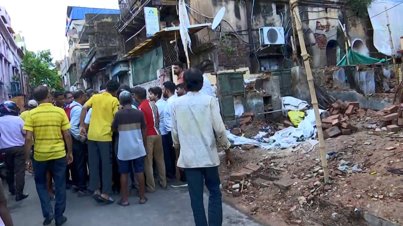 Murder in Kalighat: ছুরি নিয়ে ধাওয়া, ভবানীপুরে প্রকাশ্য রাস্তায় সোনার কারিগরকে কুপিয়ে খুন! CCTV তে ধরা পড়ল সবটা