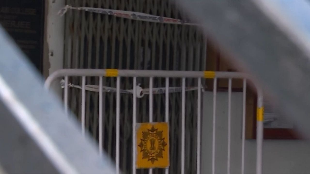 Kasba Law College Crime: নির্যাতিতার যৌনাঙ্গে ক্ষত, গলায় স্পষ্ট কামড়ের দাগ, কসবা কাণ্ডে মেডিক্যাল রিপোর্টে শিউরে ওঠার মতো তথ্য Kasba Law College Crime: নির্যাতিতার যৌনাঙ্গে ক্ষত, গলায় স্পষ্ট কামড়ের দাগ, কসবা কাণ্ডে মেডিক্যাল রিপোর্টে শিউরে ওঠার মতো তথ্য