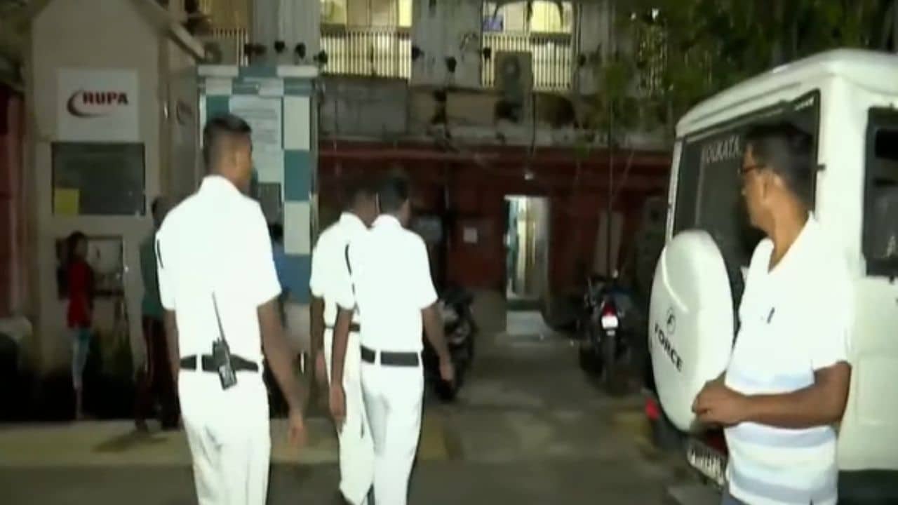 Kolkata: ছুরি হাতে দৌরাত্ম্য সুলতানের! নেশা করতে বাধা দিতেই হামলা চালাল পুলিশের উপর