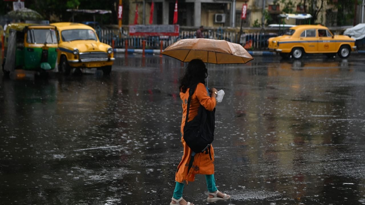 Monsoon in Bengal: ব্রেকের পর ফের গতি বাড়াচ্ছে মৌসুমী বায়ু, দক্ষিণঙ্গে বর্ষা পা রাখতে আর কতক্ষণ? Monsoon in Bengal: ব্রেকের পর ফের গতি বাড়াচ্ছে মৌসুমী বায়ু, দক্ষিণঙ্গে বর্ষা পা রাখতে আর কতক্ষণ?
