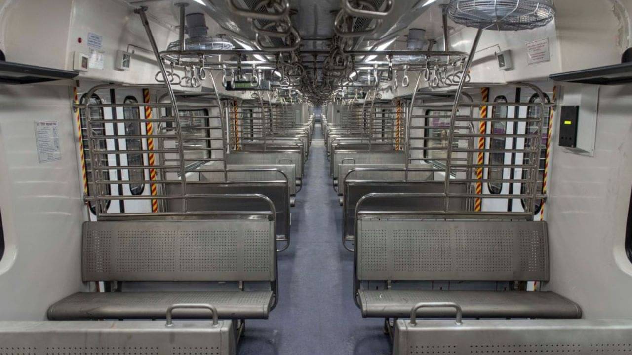 AC Local Train: শিয়ালদহ থেকে এসি লোকালে উঠতে কত ভাড়া লাগবে? মান্থলি কাটতে কত পড়বে, জেনে নিন